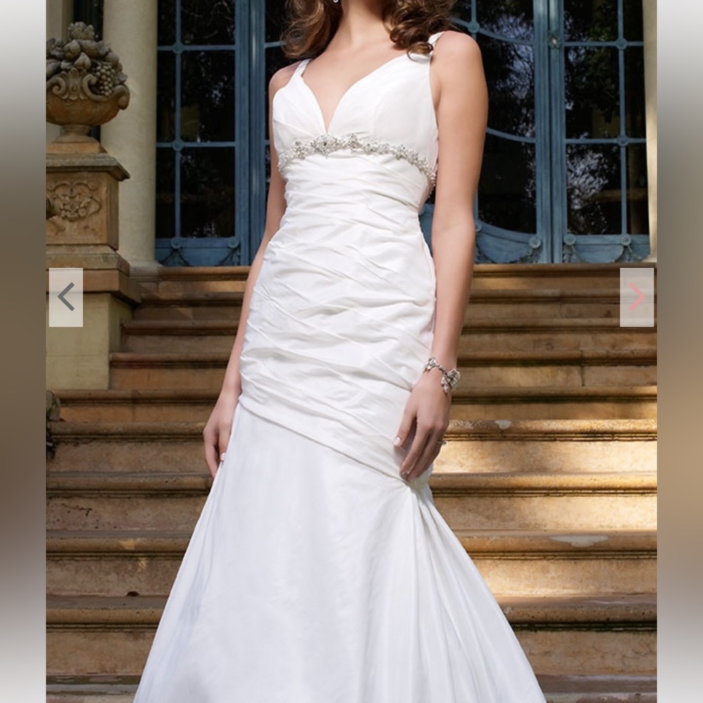🔻🔻🔻Nwt unworn and unultered Casablanca wedding dress with Swarovski crystals